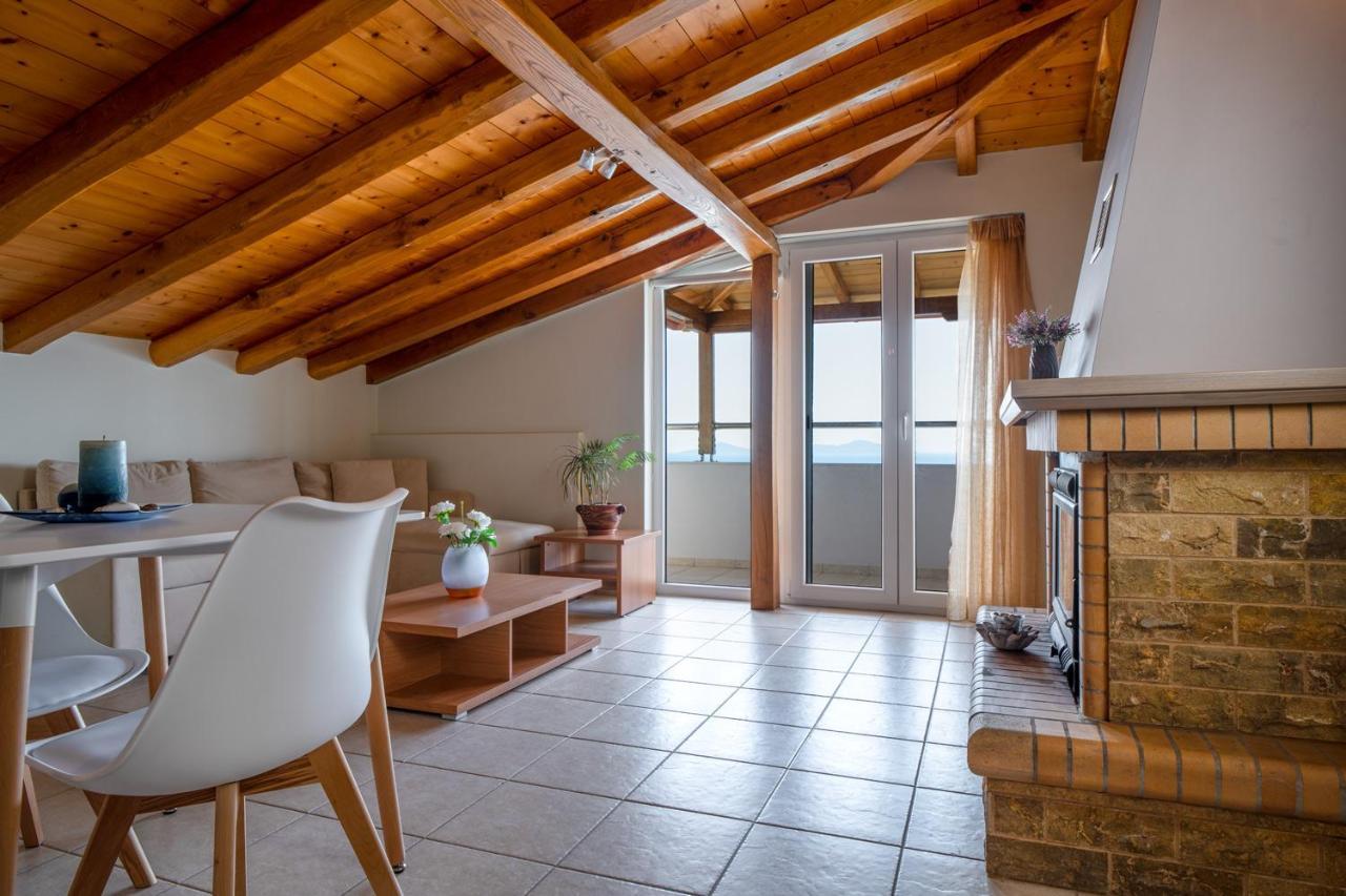 Pantheon Attic Apartment Alonnisos Town Bagian luar foto