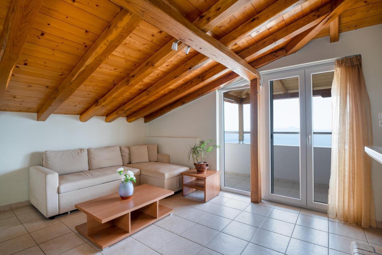 Pantheon Attic Apartment Alonnisos Town Bagian luar foto